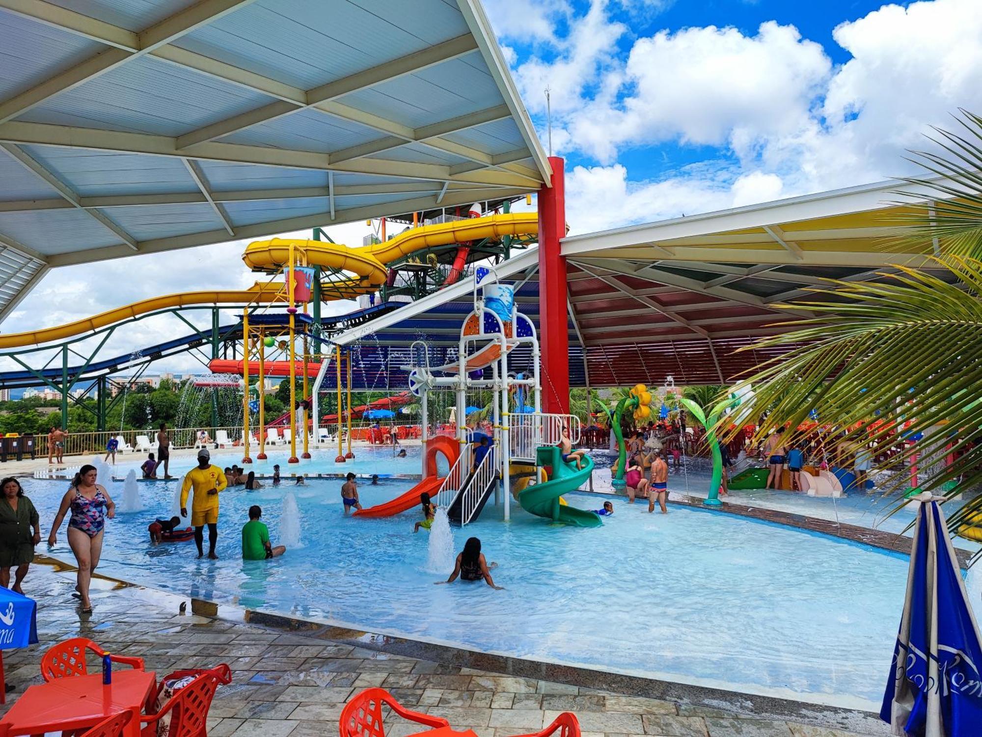Piazza Diroma Acesso Diroma Acqua Park Gratuito Star Temporada Lejlighedshotel Caldas Novas Eksteriør billede